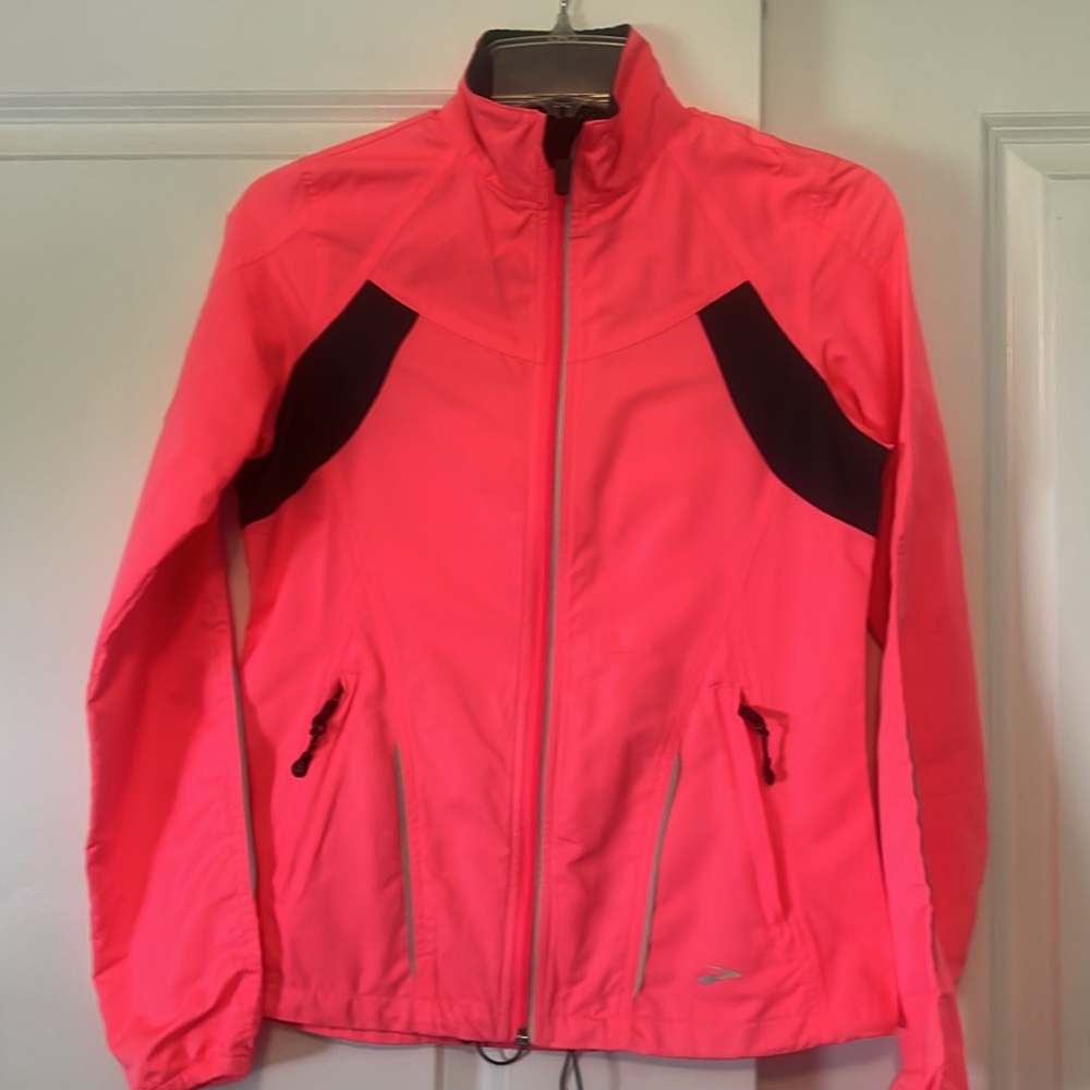 BROOKS WOMENS SIZE XS PINK SALMON REFLECTIVE RUNNING CYCLING JACKET FULL ZIP